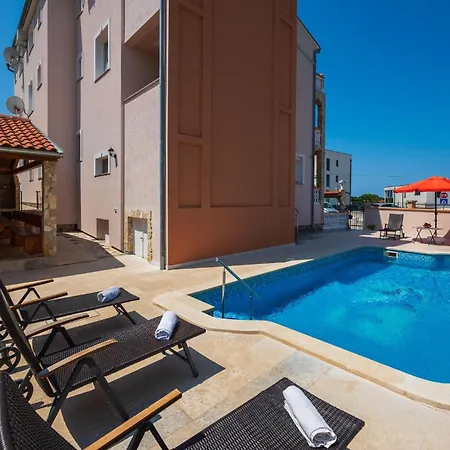 Stunning In With Wifi * بولا